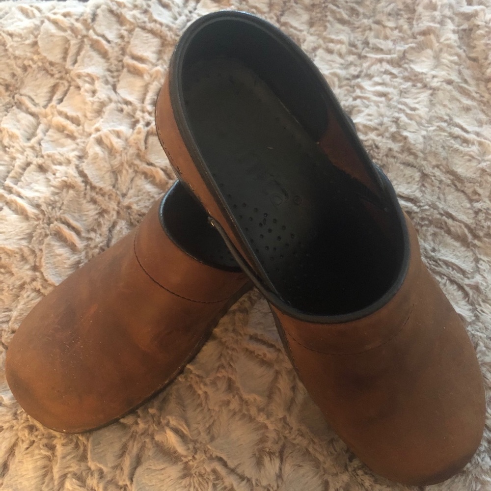 Sanita brown leather clogs size 40